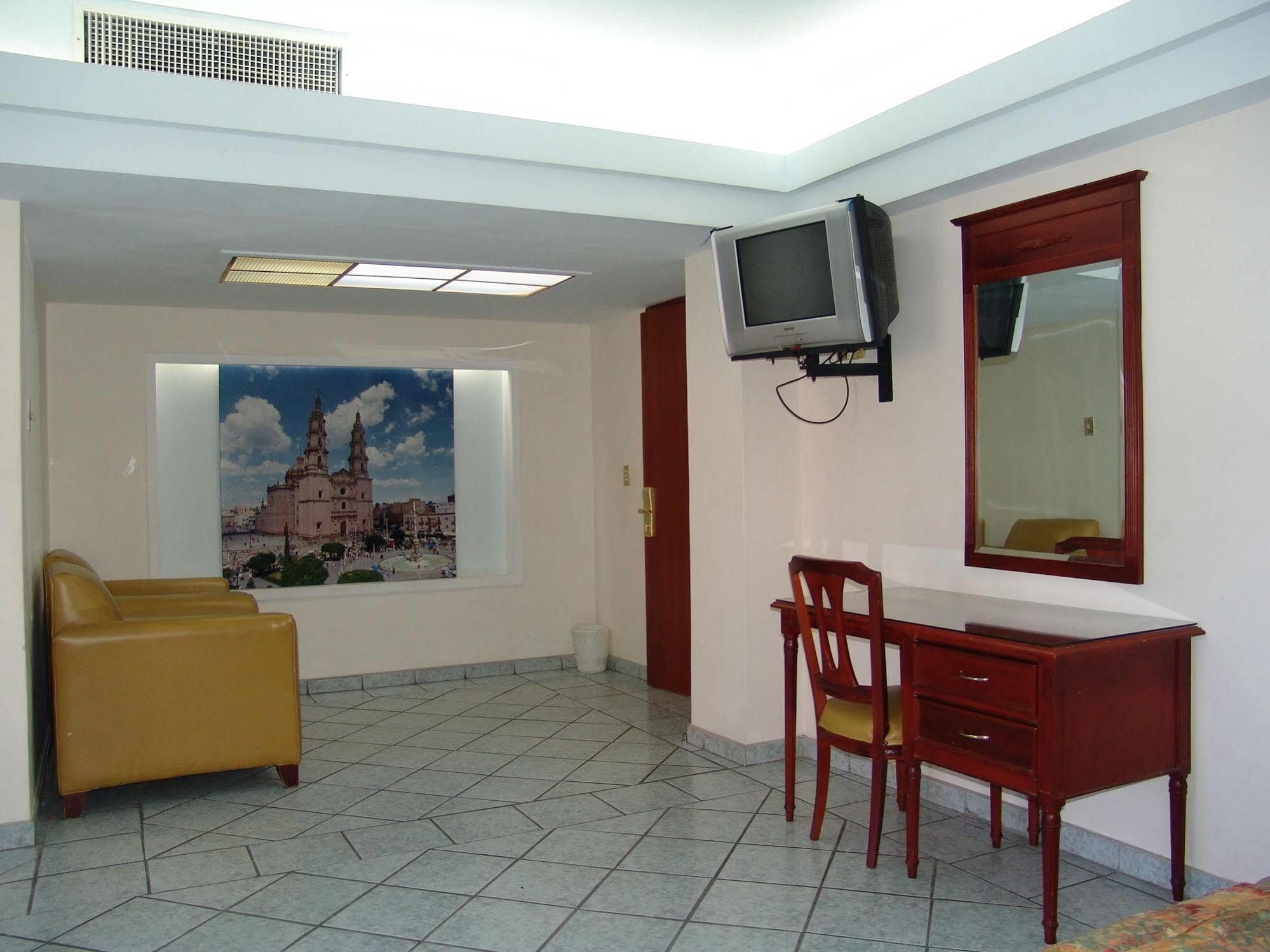 Hotel Posada Arcos Сан Хуан де лос Лагос Екстериор снимка