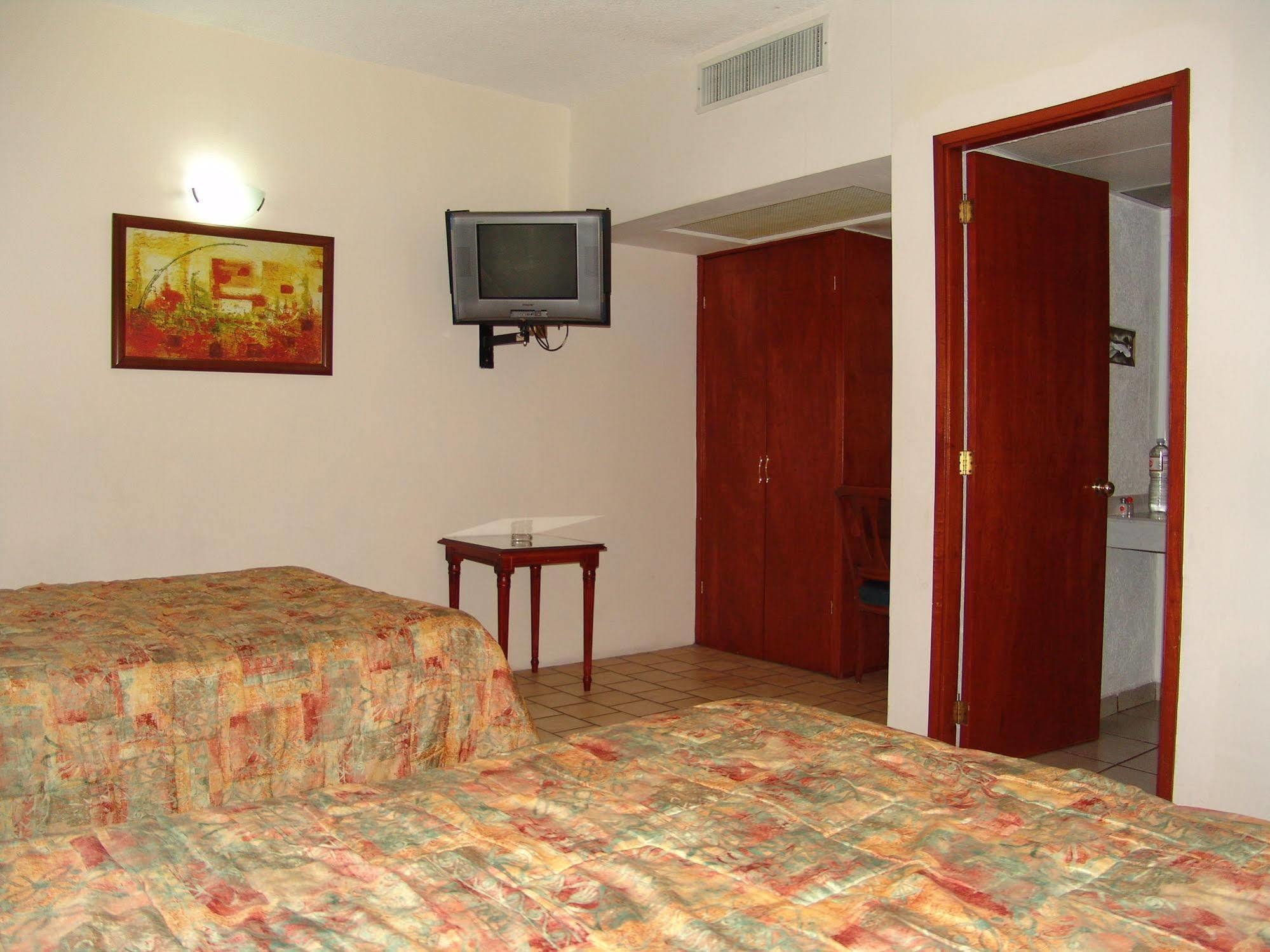 Hotel Posada Arcos Сан Хуан де лос Лагос Екстериор снимка